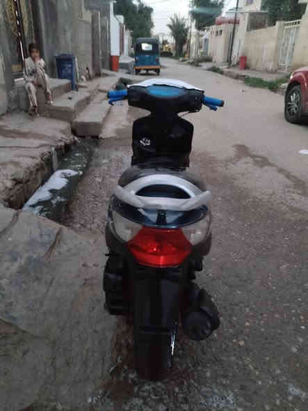 سلام عليكم دراجه كامكو في تو دراجه جاهزه كهربيات كلهه شغاله مكينه خرسه بس مفتوحه مكينه تواير جدد دراجه صافيه سعرهه ٤٧٥ بيه مجال رقم***********
