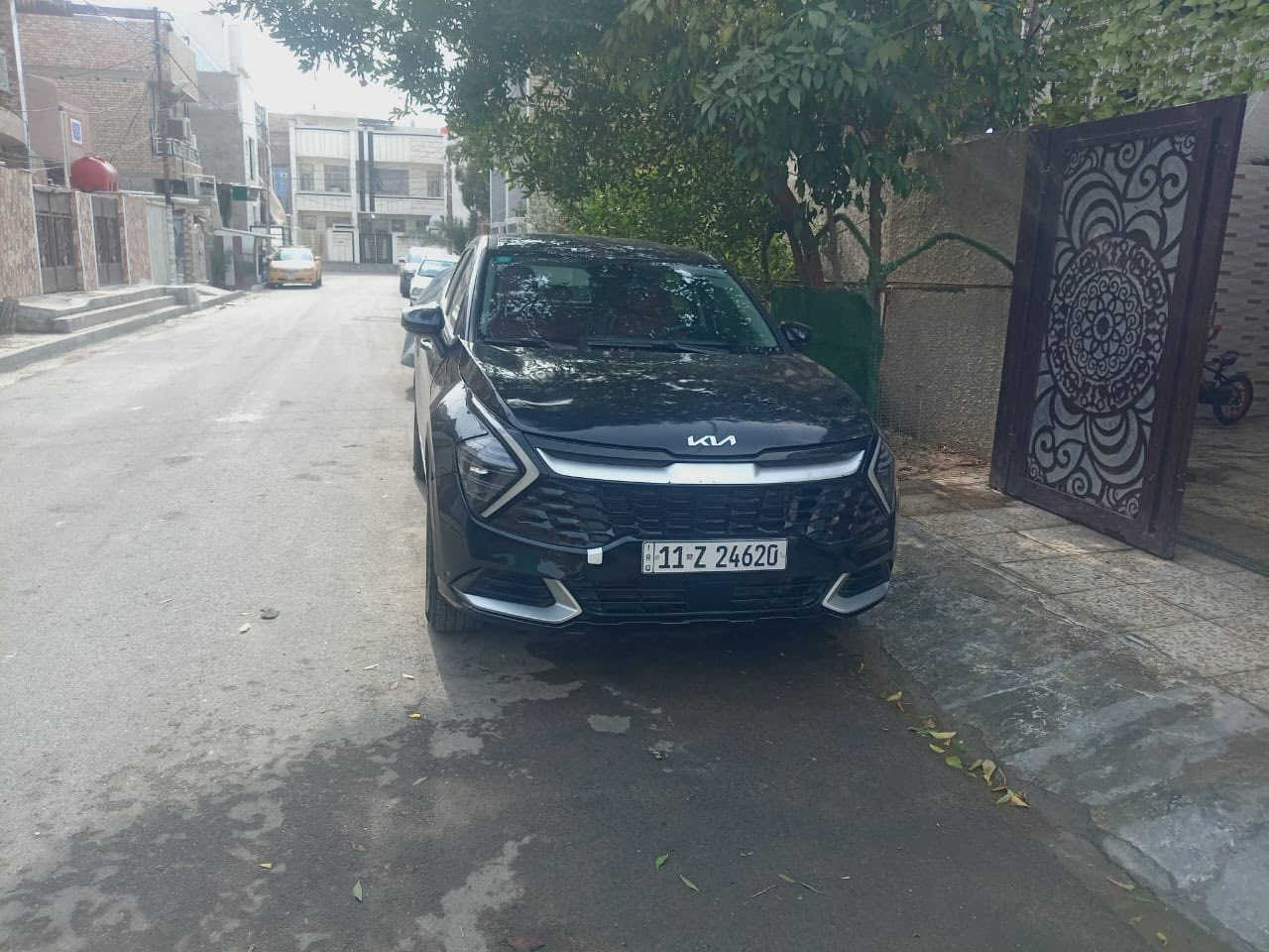 سلام عليكم 
كيه سبورتج 2023 
حادثها بنيد فقط 
مكينه 2500 جيتي اي 
 كير ومكينه مكفولات 
فول عده البصمه ولفتحه 
ماشيه 48
لايت زنون ابلادي 
رادار امامي 
ورادار خلفي 
كامره دوراه 
سايد بريك دكمه 
تحكم ستيرن جهتين 
مانع انزلاغ 
3 انظمه قياده 
داخل احمر 
سياره ترايها كلش حلو  
السعر 190 وقابله للتفاوض
مكاني الشعب الثعالبه 
للاستفسار ‭0772 428 6138‬
