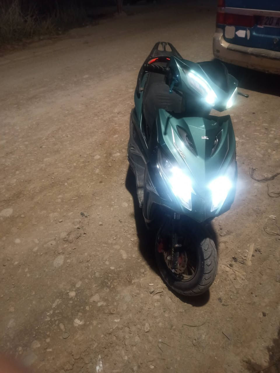 السلام عليكم سكنس صيني الدراجه حلوه ونضيفه المحرك خير من الله الدراجه. نضيفه الدراجه مابيه نقص المكان ديالى بعقوبة المفرك الرقم بس وتساب ***********
