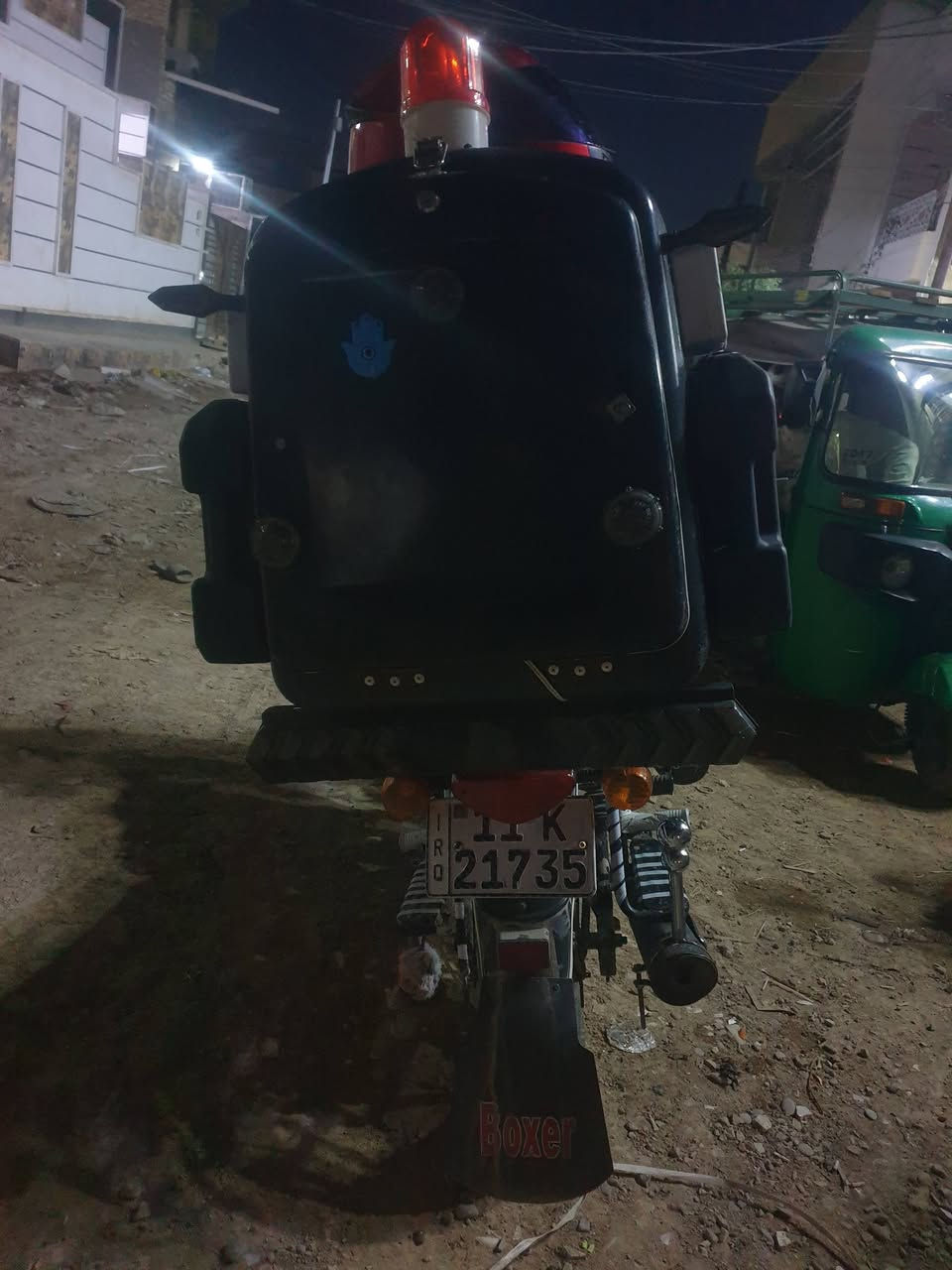 السلام عليكم بوكسر موديل 22ع23 دراجه مكفوله مجمبزه مرتبهة على أيدي سماعات سستم اصلي زنون عالي ناصي اشاير لد جامه الفراشه كاربون فايبر هورن يوكن اصلي وهورد بوش اصلي دكمهن بحد الهورن كلشي شغال بيهة مابيهة اي نقص سعر 2600 وبيه مجال مكاني بغداد مدينه الصدر رقمي ***********
