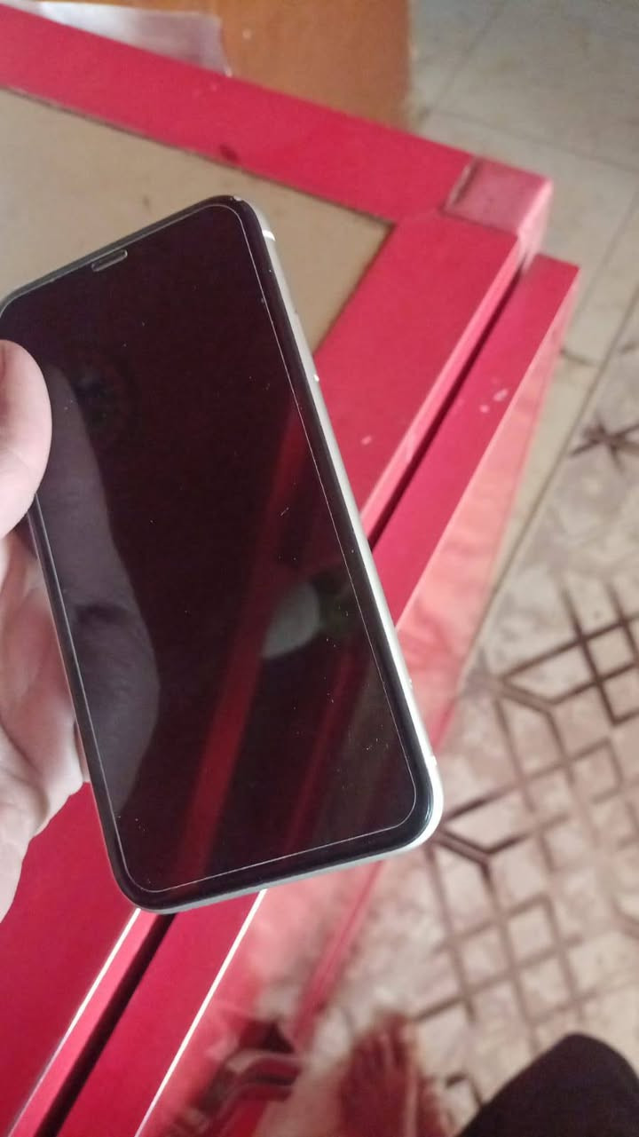 ايفون 11عادي  مكفولمن تبديل  وتر 
ذاكره 64 فيس ايدي شغال 

بطاريه 76بلاديه متصرف ابد 

جهاز  خط شغال

لون ابيض كلشي شغال صوت كامرات 

السعر230وبي مجال قليل 

مكاني دوانيه. مركز 

***********استفسار
