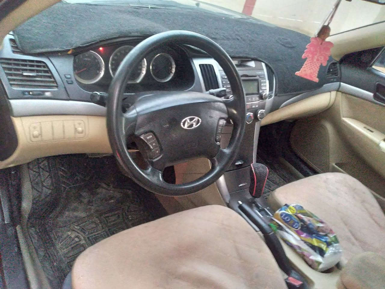 السلام عليكم
سوناتا للبيع 2009لون اسود
خليجي  2400
سنويه نافذه من 2018
فول مواصفات فتحه 
شاير بالمرايه 
تحكم ستيرن جهتين
مكفوله من ضربه وصبغ 
محرك مفتوح  حالين ترايك وين متريد 
بيها فقط بارد باب الخلفي وشخوط خباثه 
صدر أمامي خلفي كله جديد الاصلي 
تخم تاير جديد 
رقم سليمانيه تريد وكاله تريد تحويل 
السعر 115وبيها مجال 
مكان سياره واسط عزيزيه اي استفسار الاتصال 
***********// ***********
