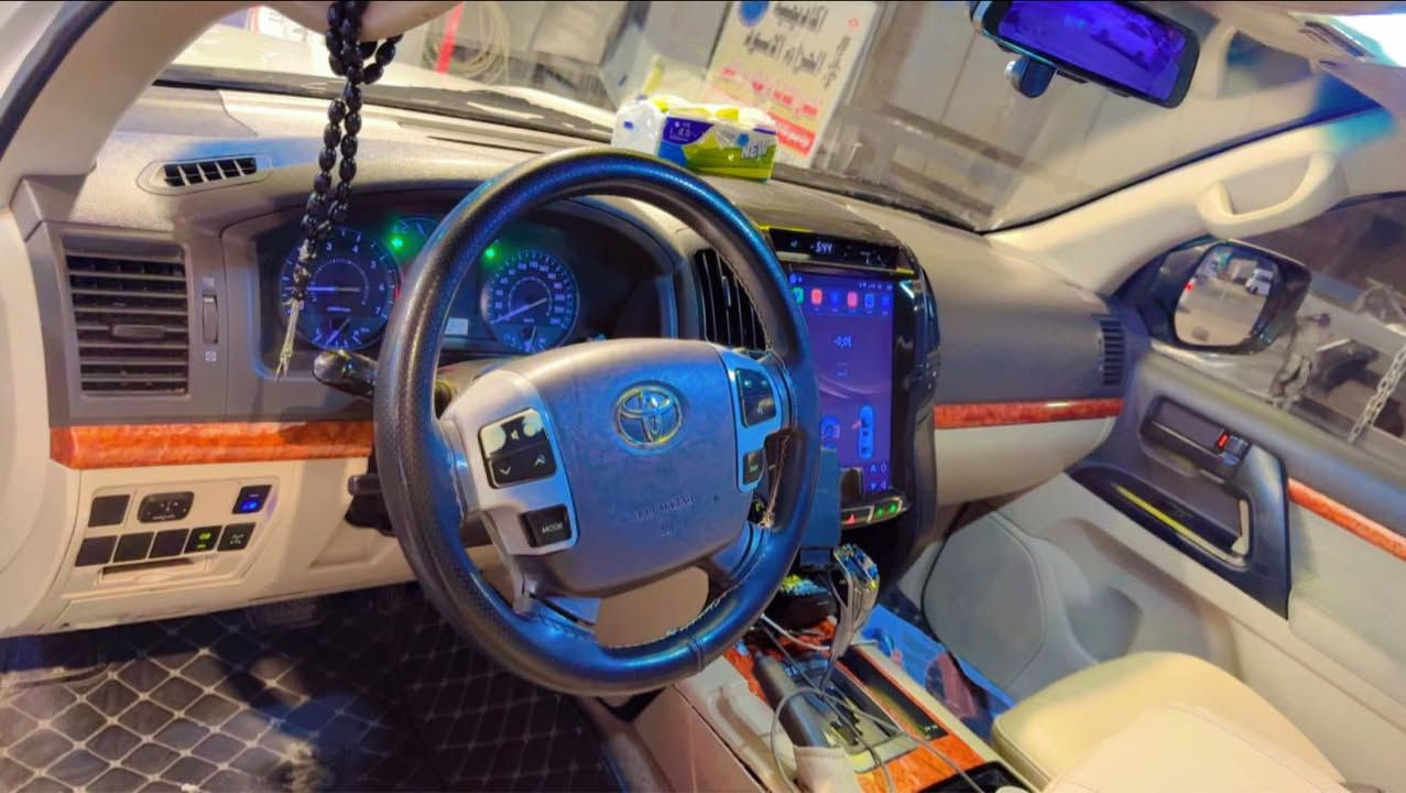 السلام عليكم ورحمة الله وبركاته

للبيع – تويوتا لاندكروزر GXR
📌 موديل: 2014 
📌الرقم أربيل    السيارة باسمي شخصياً

🔧 المواصفات:
 • المحرك: V6
 • الكير: أوتوماتك
 • الدفع: رباعي 4WD
 • بصمة تشغيل
 • ثلاجة
 • تبريد قطعتين
 • شاشة
 • كاميرا
 • مانع انزلاق
 • إشارات بالمرايا
 • فتحة سقف 

 
 🔸 السيارة كلش نظيفة وما بيها أي نقص 
 🔸خالية من العيوب
 
 🔸 مكفولة من الضربة لكن قطعتين صبغ بسبب رفع السبير التعليك الخلفي  

#بغداد - صليخ 600
 
📞 للاستفسار:
***********
