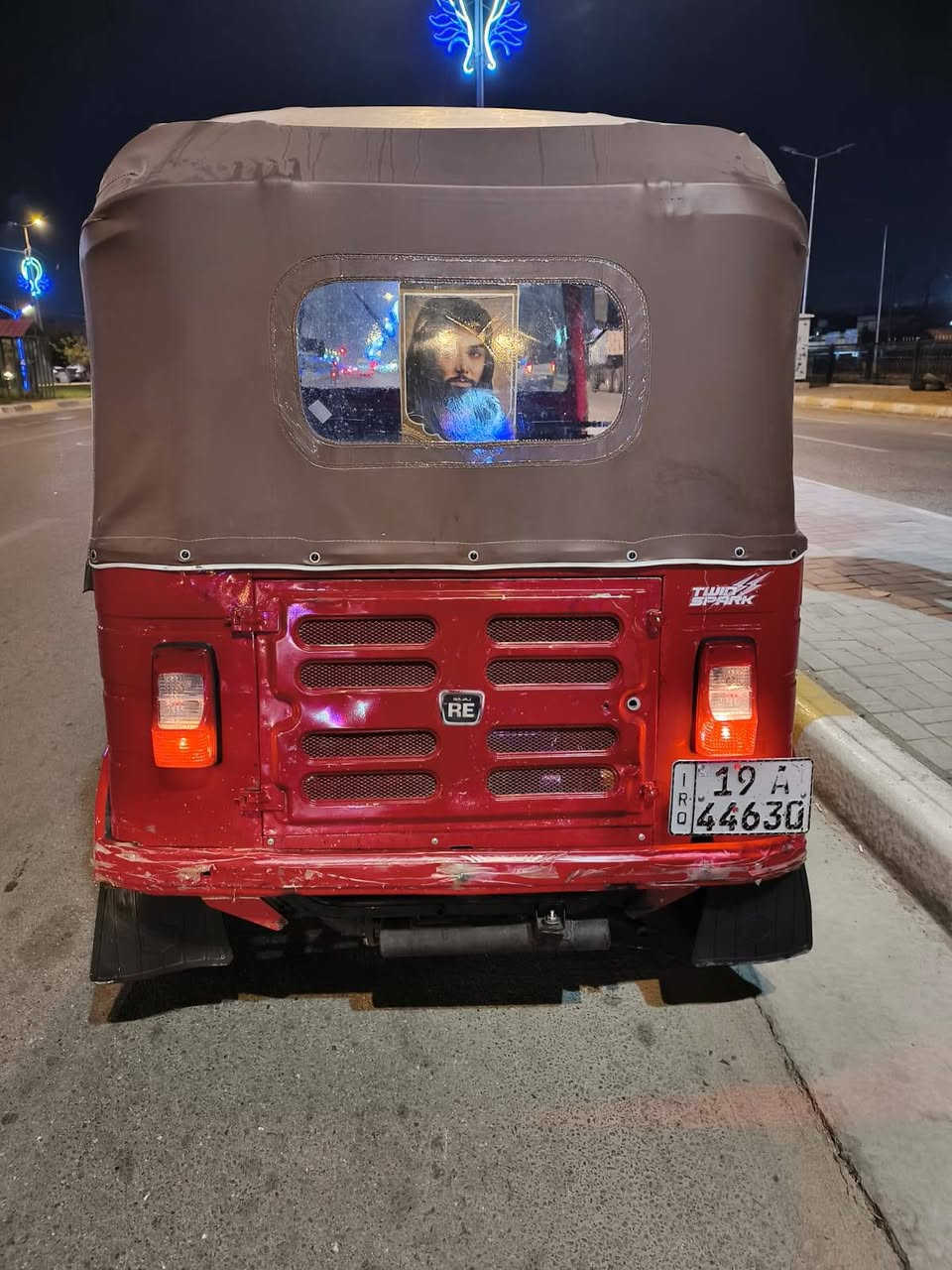 من رخصة الادمن
تكتك للبيع موديل 2018 رقم سنويه ابسمي تحويل ثاني يوم
 مصبوغه عام الجماليه مابيه ضربه ولاغيره تكتك نضيفه
معمره كامل تخم تاير جديد كهربائيات كله جديده
رجاء بدون تعليقات سلبيه
 مكاني كربلا المقدسه خاص ماكو الاستفسار الاتصال على الرقم التالي ***********
السعر5300 ملايين وبيه مجال
