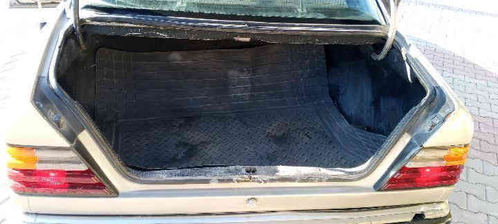 السلام عليكم مرسيدس دب
رقم بغداد مشروع وطني 
موديل 88
محرك ملكه 
كير محرك صدر خير من الله 
بدون اي ضربه
السعر 50 وبيه مجال بسيط 
المكان صلاح الدين الضلوعيه 
***********
