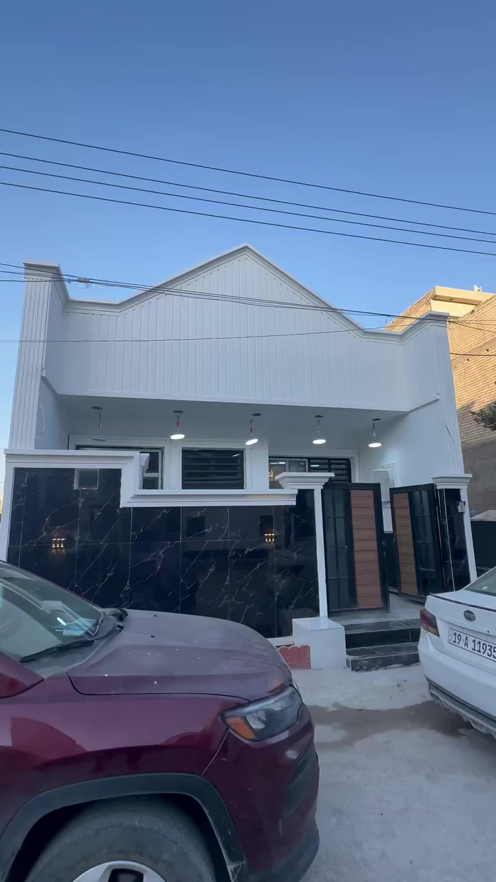 دار 🏠 #للبيع 100م طابق ونص
مدخلين ستقبال +مطبخ. 
وصحيات 2 + غرف 2
📍الدورة البوعيثة _مجمع العدل اول 
تنازل شركة القلعة 
للاستفسار ***********
