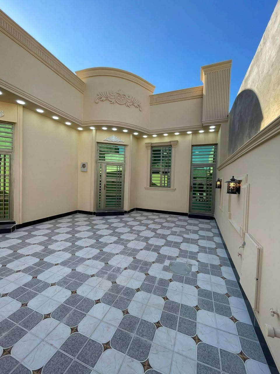 🤲 كربلاء : بالتقسيط بيتين للبيع في حي الصمود و حي الأمن الداخلي
🧡 حي الصمود مساحه 110 متر بي غرفه عدد 2 و صاله و استقبال و مطبخ وصحيات عدد 2 بيت بناء درجه اولى 

😘 حي الامن الداخلي مساحه 100 متر بي غرفه عدد 2 و صاله ومطبخ صحيات عدد 2 بيت بناء درجه اولى 

⭐ شهريا 500 الف فقط لا غير 
فقط كفيل موظفين عدد 2 سواء  عسكري او مدني 

بيت يداور بأسمكم ثاني يوم بدائرة التسجيل العقاري 

😌 مااتعامل مع المندوبين والمندوبات وبياعه شرايه و اصحاب مكاتب بدون احراج 

🔥 بيوت بناء كونكريت مسلح طابوق جمهوري سيراميك مرمر ديكورات خريطة اخر تحديث 

مااكدر ارد عل تعليقات غير متواجد 

❤️‍🩹 للاستفسار او الاتصال او واتساب 
هذا رقم استاذ احمد سعيد ويستاهلون كل  ابناء المحافظات 

*********** 
استاذ احمد سعيد 

❤️ بأي وقت اتصلوا حاضر 
هناك خصم للموظفات كافه بنسبه 3 بالمئة 

أيضا هناك بيوت في مناطق اخرى سوف نعرضها لكم عند الاكمال منها 

تقبل الله صيامكم وشهر رمضان مبارك عليكم 🧡
