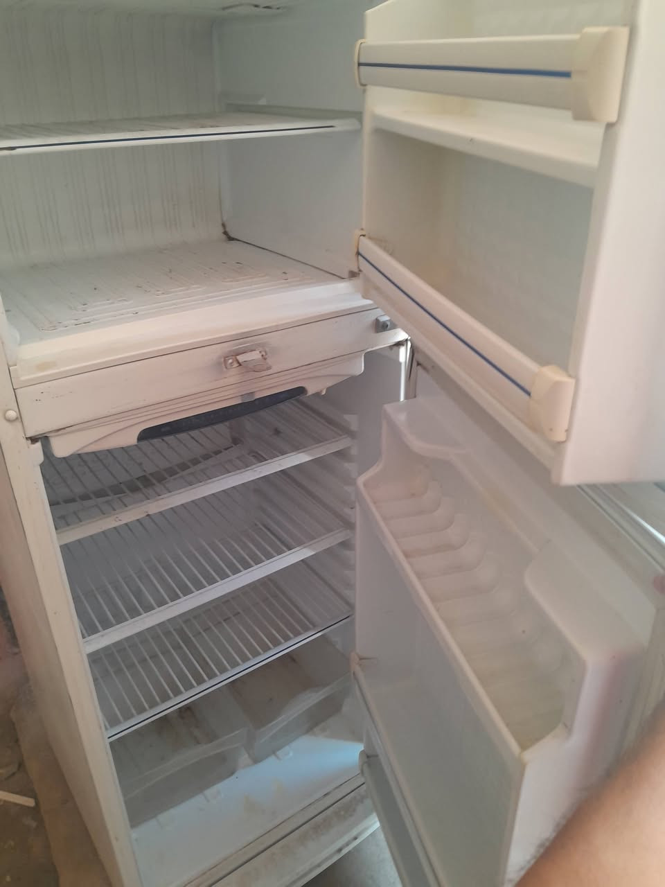 ثلاجه حجم ٢٠ كونكورد لبناني شغاله عل الفحص ماداخله تصليح السعر ١٥٠ المكان النجف الرقم ***********
