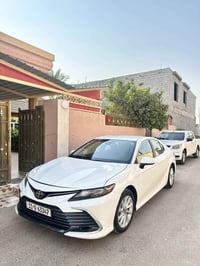 كامريLe 2024 للبيع  ماشيه 20 الف  وارد امريكي الضرر : بنيد وجاملغ فقط ...