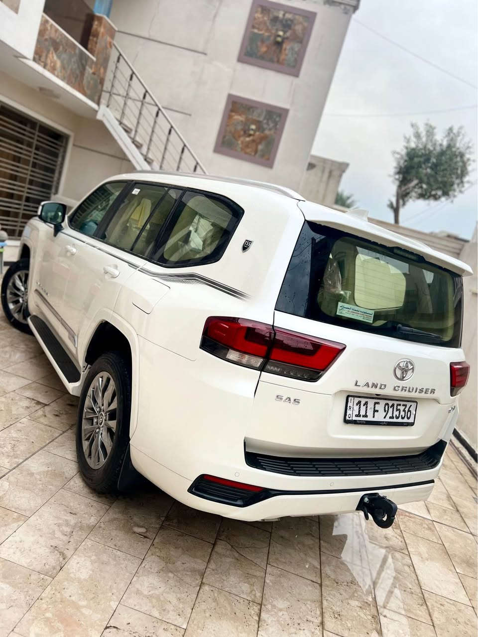 السلام عليكم 

تويوتا لاندكروز موديل 2025 فول مواصفات وكالة ساز باب اول  فئة GXR TSS 

المواصفات:-

محرك V6 سعة 4000 تنفس طبيعي
رادار امامي و رادار خلفي
حساسات اماميه وخلفية
نقاط عمياء
اربع كاميرات
دفع رباعي 4x4
شاحن واير ليس
ثلاجة وسطية
تشغيل عن بعد خمس بصمات
مقاعد جلد كهرباء مع تبريد بالكشن

Toyota Safety Sense (TSS) نظام الأمان
Android Autoو Apple CarPlay + شاشة كبيرة

السعر (74،000$)

مكان السياره زيونة 

الرقم للأستفسار (***********) بغداد, العراق
