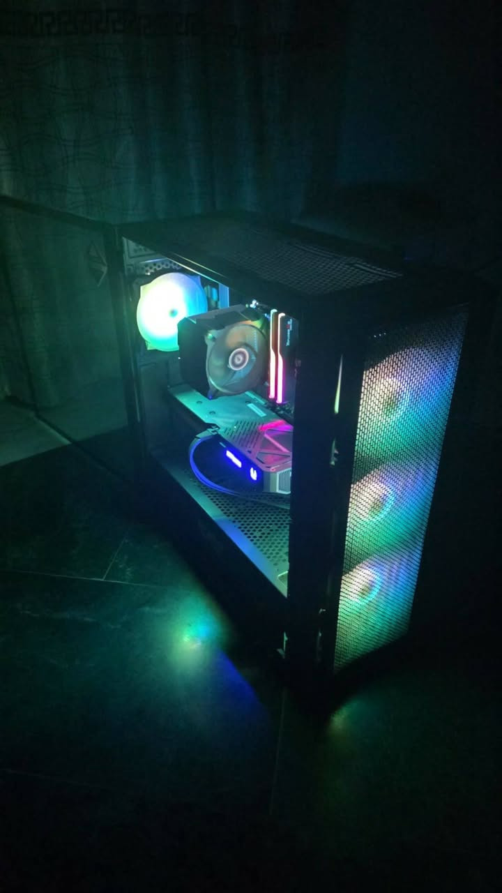 للبيع كيس 2X
Ryzen 5 9600x 
Rtx 5070 zotac
Ram 32g ddr5
Nvme.m2 Lexar nm620 2tb
Msi Pro b650-s wifi 
Ps 850w gold thermalright 
Fan arctic freezer 7x 

سعر  2,250,000

Cpu I5 4460
Gigabytes 1050ti oc
Ram ddr3 16gb
256 ssd klev
Power axtrom 700w
Motherboard gigabytes H81M-S2PT
case Asus 4xfan
Deep cool lighting 
٢ فانات بلكيس يطلعون صوت 

سعر280
رقم تواصل 

*********** واتس اب
