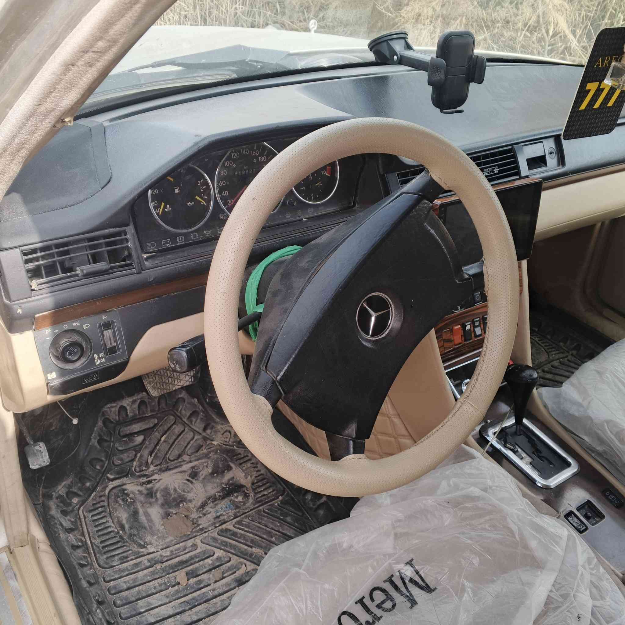 مارسدس دب موديل 90اصل رقم بغداد مكينه فيفتي3000 قواعد وبرانكيت سليمات حداديه 80/باتري وتخم تاير جديد سنتر لك تبريد ابيع عاطل مصبوغه جماليه لاضربه ولاشي سعر 56وبيه مجال العنوان ذي قار سوق شيوخ رقم ***********
