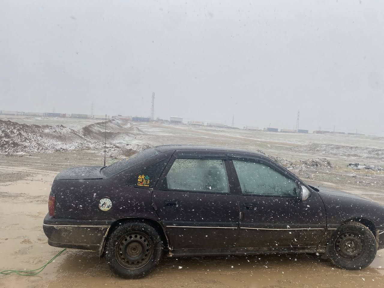 ‏سلام عليكم سيارة للبيع ترى حجم 18 وليد خابرني***********
