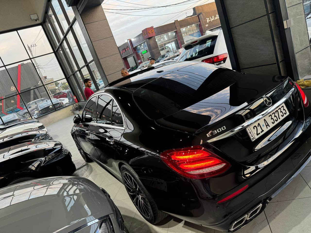 مارسيدس E300 تحديث خارج E63 موديل 2017 
رقم مميز تضليل بلسنويه سنه تقريبا 
كير مكينه شاصي كفالة 
صبغ جاملغ وبنيد حادث امريكا 
السعر 26500 وبيها مجال 
للاتصال *********** بغداد, العراق
