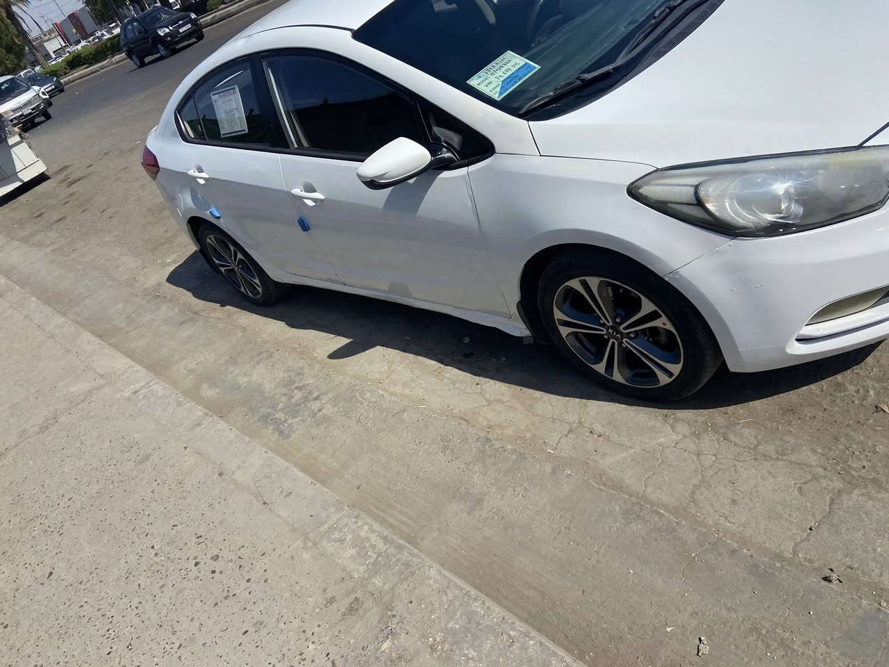 السلام عليكم للبيع كيا سيراتو خليجية موديل ٢٠١٤ رقم أربيل الجديد رقم وهزة وسنوية كلهن جدد باسمنا مكينة ١٦٠٠ دكشن عالي سيارة خير من الله مكينة وكير على البلاد صدر جديد تخم تاير منظومة بانزين مديومة كلها تبريد ثلج سيارة كلشي مناقصها 
بيها صبغ قطعتين اثر جاملغ وباب صفحة اليمنى بدون دواخل 
السعر ١٠٥ ورقة 
مكان سيارة حي العامل 
***********
***********
