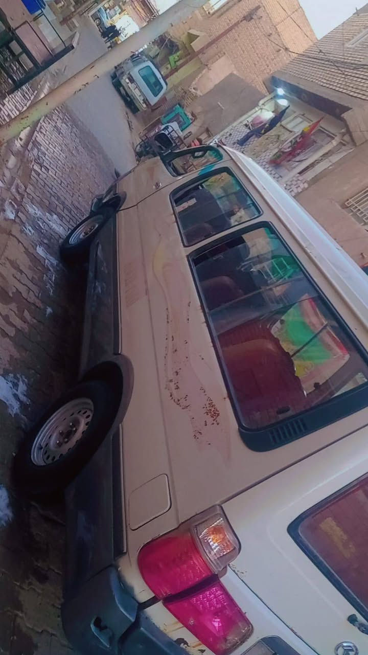 السلام عليكم فتون الوان للبيع موصليه مديل  2013  مكينه كير اكسن حداديه تخم تايره ماعوزه شي كبل لشارع مكان السياره نجف رايدهه 33 وبيهه مجال حك الجيه  ***********
