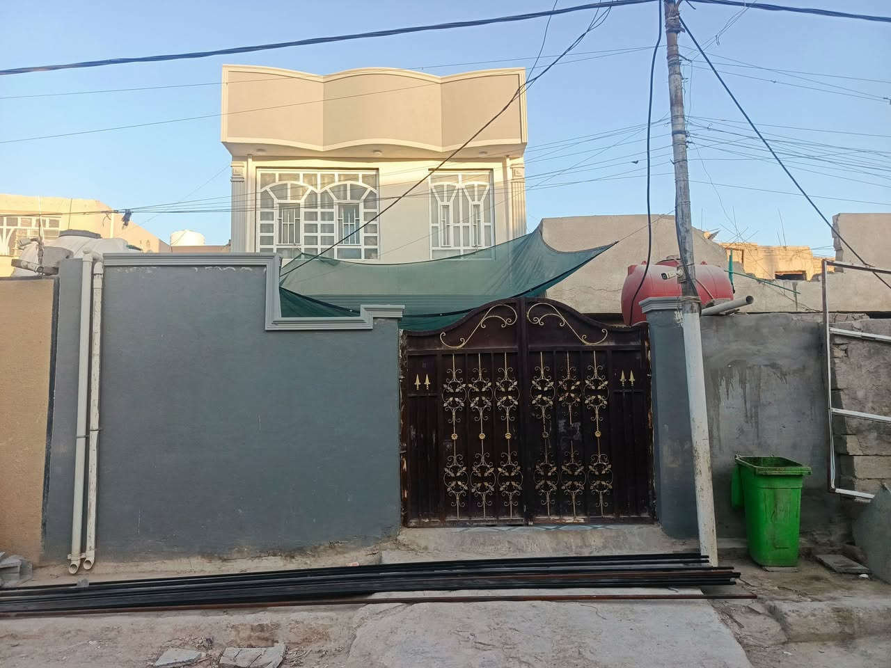بيت للبيع مساحه 120م حي الزهراء قرب شارع 20 يحتوي 3 غرف نوم وصاله واستقبال
***********
