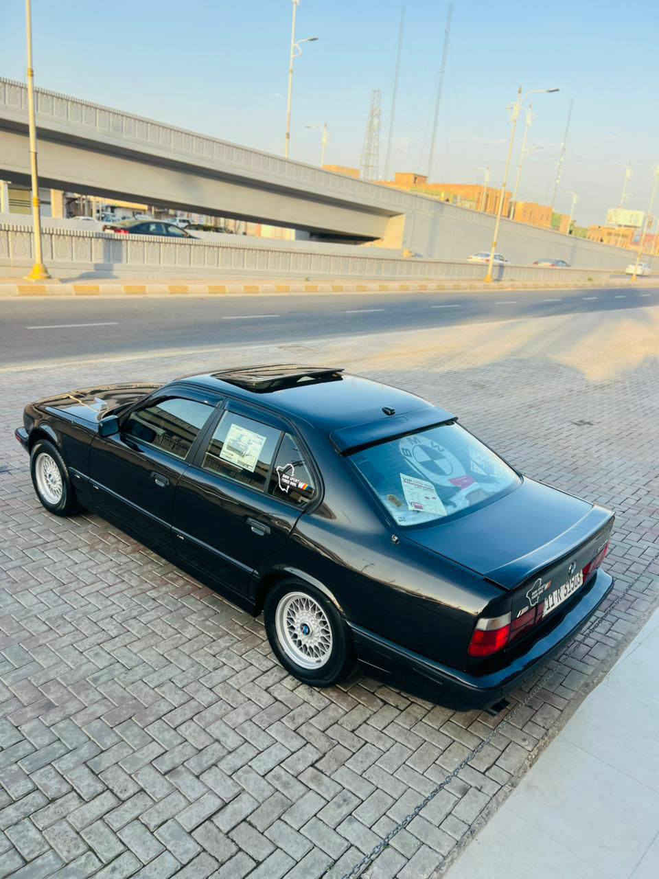 للبيع الحلوه تفاصيل
السلام عليكم للبيع بي ام موديل 1992 بسعر مناسب 63وبيها مجال  للشراي محرك مسكر شرط كير وتماتيك شرط صدر امامي خلفي جديد تخم تاير جديد تخم ويل اصلي بلادي رقم بغداد دولي سنويه الغايه 2029 هزه جديد تبريد ثلج ه تدفئه نار السياره صبغ عام جماليه بدون اي حادث غرفه جديده دبل يرباك ستيرن يرباك السعر 63$ وبيها مجال مكاني تكريت الزهور
***********
***********
