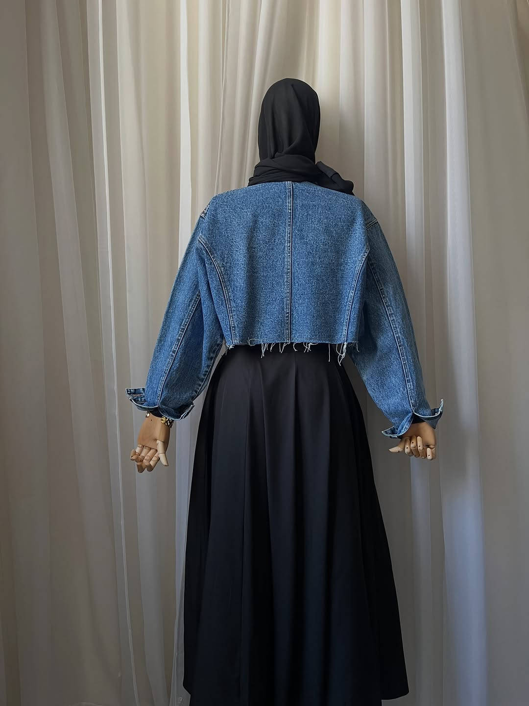 السعر/ 32 الف (فقط جاكيت) 
القطعة/ سترة جينز قصيرة 🩵💙 
القماش/ صيفي كوالتي يجننننن 
القياس/ موفرين 36 الى 42
الطول : 40 سم

تنورة لون اسود مع حزام تكون بف🖤
السعر/27  الف 
القماش/ صيفي خامة جدا راقي 
القياس/ موفرين 36 الى 42
الطول /98 سم كامل

توصيل🚕
لكل محافظات العراق ( 5 الف )
تتوفر خدمة دفع عن طريق زين كاش
وماستر كارد


**إذا كنت صاحب هذا الإعلان وتريد حذفه لأي سبب، رجاءا أرسل رسالة إلى الدعم الفني**