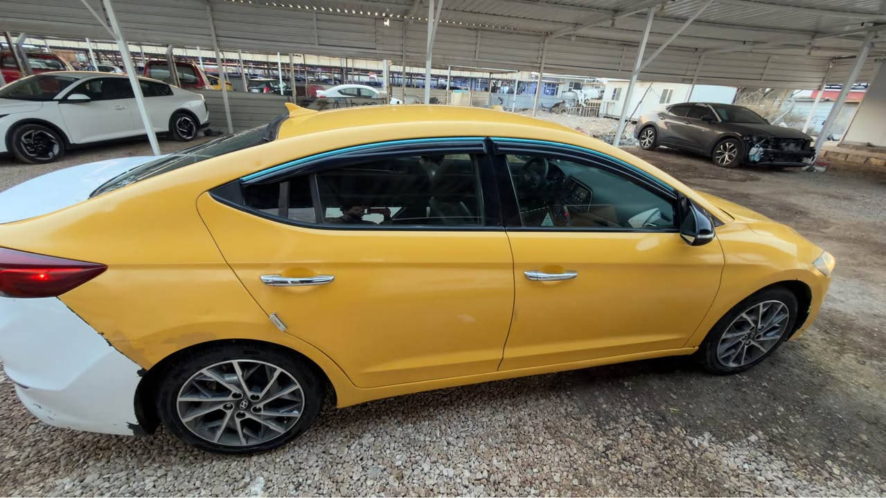 الانترا 2017 وارد بيه بابين مصلحات جهت السايق  + تكمه الباب تصليح فقط 

مكينه 2000 دوش 
كير 6 نمر
تخم تاير جديد
باتري جديد
عبوه كامله مال بانزين
راديتر + قايش. كامله سياره 
فول عده البصمه 
تحكم ستيرن حساسات رادار مثبت سرعه تدفئه بل كشنات 
سياره عليه غرامه 300 الف تنزل من سعر 

98 وبيه مجال بسيط سياره حلوه ومرتبه وبيه سونار وكلشي واضح بل سونار 

الديوانيه / مركز 
*********** ديوانية, القادسية
