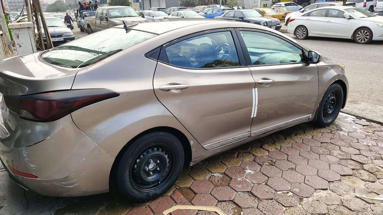 سلام عليكم سيارة النترا للبيع موديل 2015 وارد امريكي بيها جاملغ امامي وجاملغ خلفي صفحه اليمين  والسيارة بأسمي  ورقمها مثنى  بدون دواخل   كير مكينه حدادية ب105 وبيها مجال عنوان الحله الاستفسار ***********
