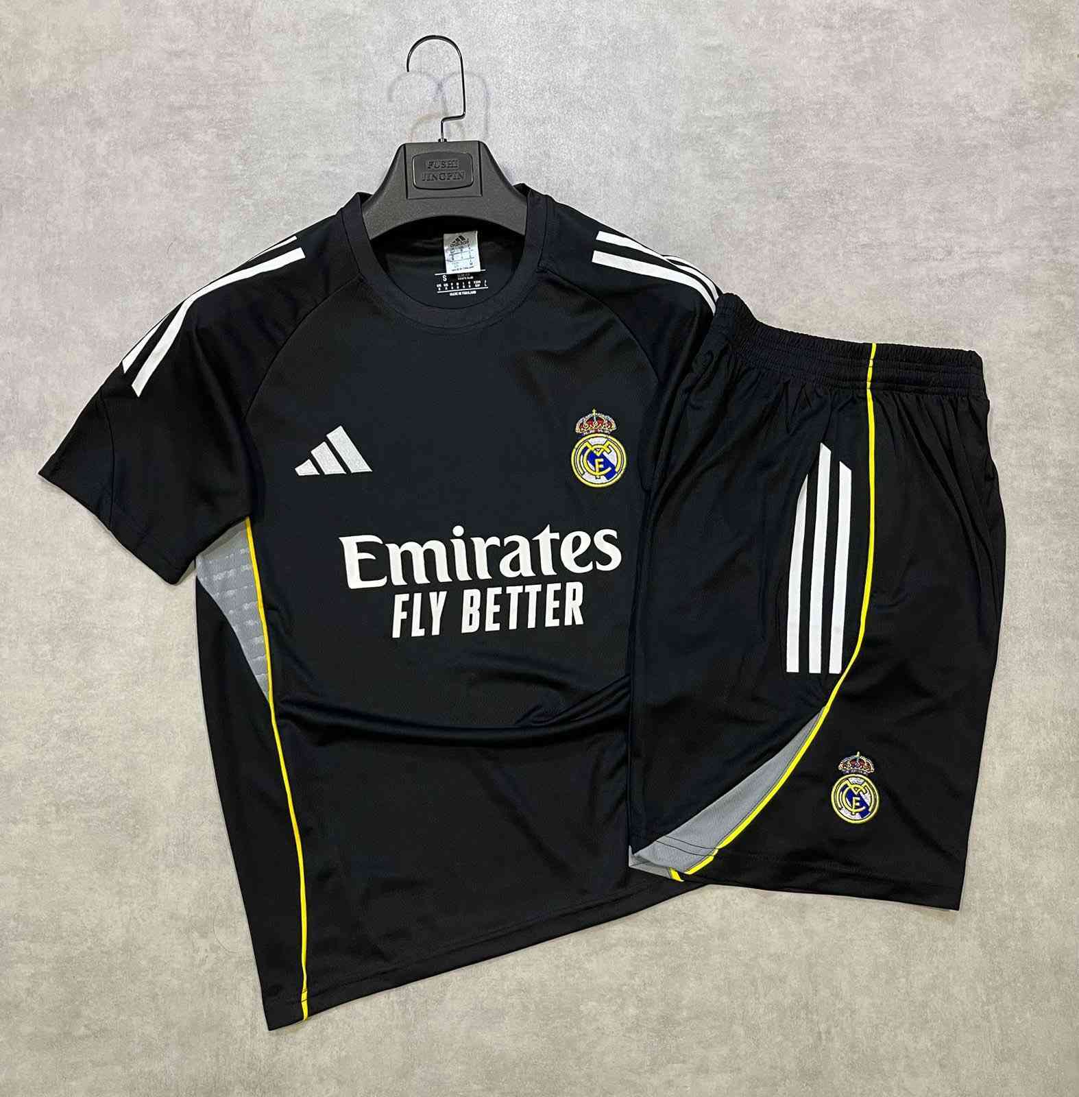 نختار القطع بدقة… 

لأن زبائن الحمداني يستاهلون الفخامة 🤩🔥”

متوفرات كلهن والقياسات كاملة شباب

تجهيزات رياضية🔥1️⃣

***********📞
