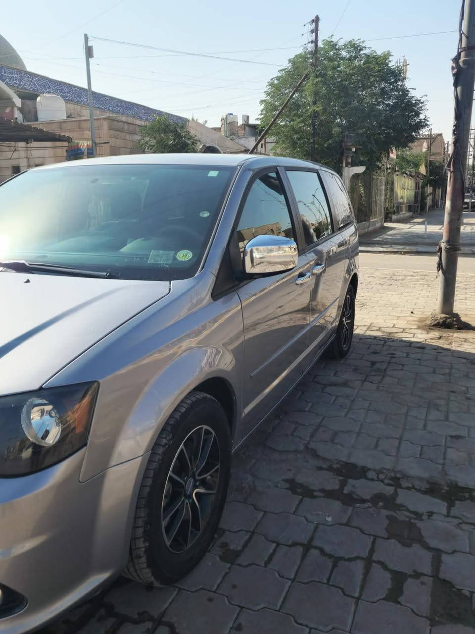 دوج كرفان موديل ٢٠١٧ جاهزه مكينة  كير حدادية تبريد تتفى طخم تاير جديد جام ٦كهرباء رقم نكليزي جديد بسمي ماشيه ٨٧ ألف حادثة جاملاغ امامي وقبق الجنطة بدون دواخل بدون ايرباك سعر ١٧٠ وستفسار هذ رقم راعيه ***********
