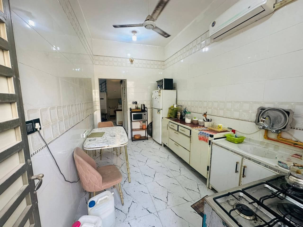 ⚠️السلام عليكم ورحمة الله وبركاتة ⚠️ 

💢 #دار للبيع في منطقة حي الحكم 🏘
🏩بناء شخصي(يتكون من غرفه وصاله ومطبخ واستقبال وصحيات داخليه وخارجيه) 🏩
🔻 المساحة : ١٣٥ م    

▪️جودة البناء جداً عالية وبمواصفات حديثة  
💲لمعرفة تفاصيل او السعر علق (تم)تصلك رسالة بكافة التفاصيل
🔷للاستفسار الاتصال على 

*********** ☎️ 

*********** ☎️ 

*********** ☎️ 

💢مكتب الحداثة للعقارات والتوسط العقاري 

📌عنوان المكتب : #السماوة حي الصدر شارع النادي الرياضي مجاور  شركة نقليات الوسيط قرب  مطعم الخليج 
▪️https://maps.app.goo.gl/vFx5TztZpnyBGpSv7▪️ 

✅نستقبل جميع العروض والطلبات العقارية ✅
