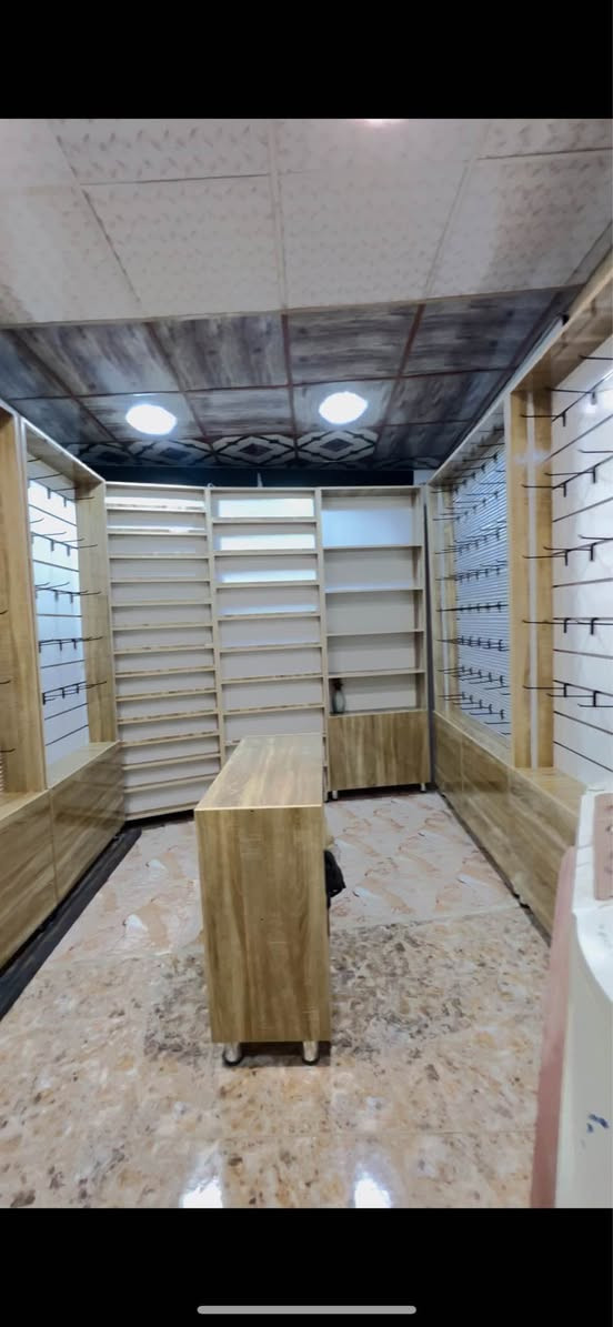 إعلان بيع فاترينات محل إكسسوارات ✨

🔹 للبيع فاترينات عرض فخمة بحالة ممتازة
🔹 العدد: 10 قطع

📏 التفاصيل:
 • 3 فاترينات عرضها: 1.5 متر
 • 7 فاترينات عرضها: 1 متر وارتفاع 2 متر

💡 المواصفات:
 • إنارة داخلية تعطي شكل جذاب للبضاعة
 • مخزن داخلي (مساحة تخزين عملية)
 • سكة حديد (مناسبة للتعليق والعرض)

🎯 مناسبة لمحلات:إكسسوارات – هدايا – ساعات – نظارات
الموقع بابل الاسكندرية 

💰 السعر: المحمودية, بابل


**إذا كنت صاحب هذا الإعلان وتريد حذفه لأي سبب، رجاءا أرسل رسالة إلى الدعم الفني**