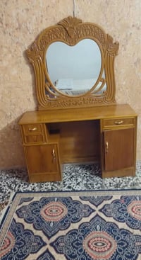 للبيع غرفة اخشاب تسكام صاج تحتوى على میز تواليت زاوية كنتور ٥ أبواب كو...