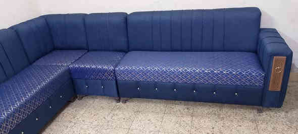 ديوان ١٠ مقاعد للبيع نضيف جدا بدون اي ضرر خشب بلوك اسود قماش جديد ممستخدم سفنج ضغط عالي السعر ٣١٥ بي مجال بصيط مكان بغداد الحرية موجود توصيل بكروة ***********
