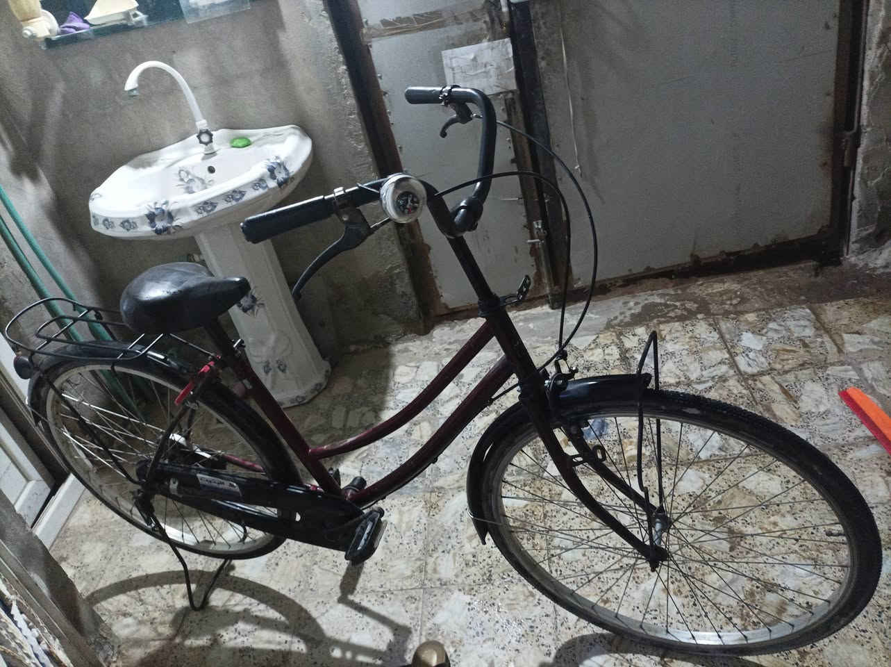 السلام عليكم باسكل اللبيع حجم 26 السعر 100وبي مجال ***********
