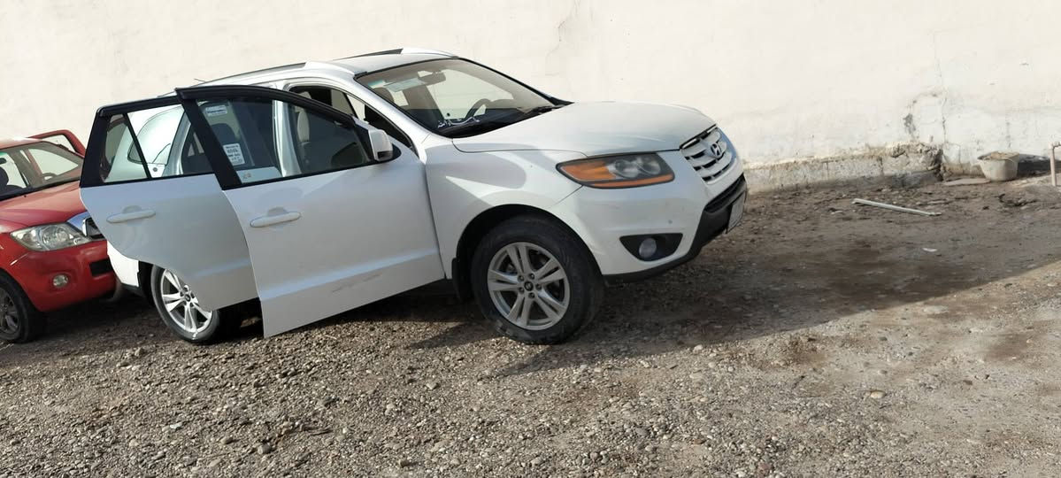 السلام عليكم سنتافي موديل ١١ سنويه ل٢٩ صبغ اربع قطع بدون دواخل محرك سته دوش ٣٥٠٠ خمسه راكب  السعر ١٣٠ وبيه مجال ويرهم مراوس حسب القناعة مكان السياره تكريت رقم الهاتف ***********    ***********
