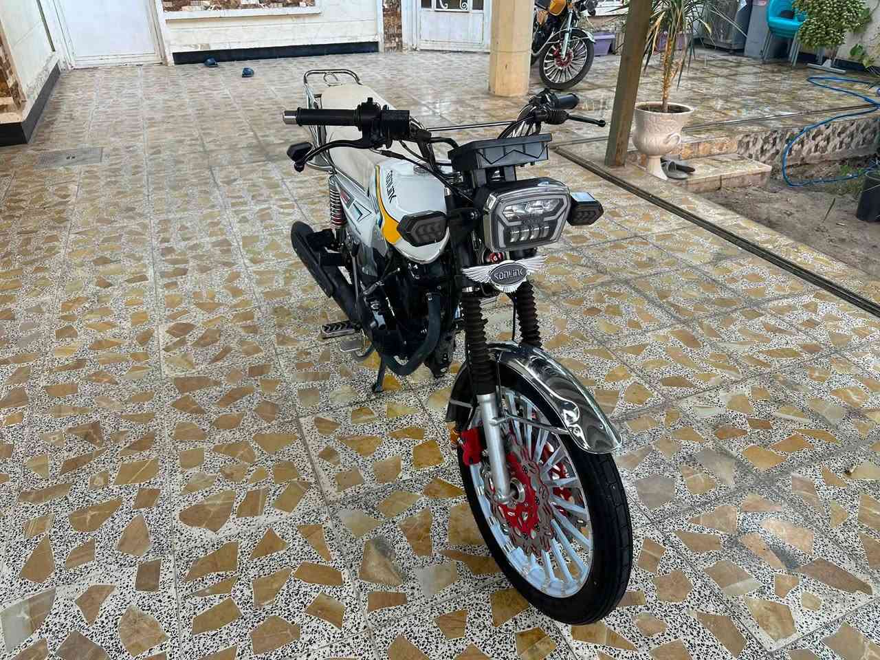 سلام عليكم للبيع سيفان موديل 2025 مكينه 250 cc      كفاله عامه اي نقص مابيه  
السعر 1175 وبيه مجال 
*********** 
مكاني بغداد الشعب
