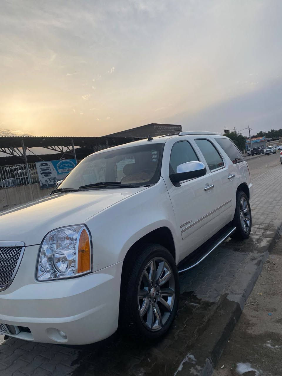 سلام عليكم  يوكنGMCموديل2012رقم شمالي اربيل السياره ابيض صدفي فول مواصفات وكاله بسمي مجدده وكاملا كنديه قطعه وحده صبغ السعر220 للستفسار عنواني البصره 
***********
***********
