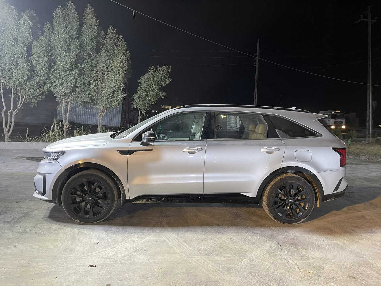 سورنتو موديل 22
فول مواصفات فئة X line 
حادث السياره بس امريكا صورة الحادث موجوده
مواصفاتها 
بانوراما 
كشنات تدفئه 
سياقه ذاتيه رادارات 360 درجه 
كامره خلفيه 
تنبيه الخروج عن المسار 
بريك مانع اصطدام خلفي + امامي 
بصمه ابواب 
تشغيل عن بعد 
كراسي منفصله VIP 
جام اوتو 
نقطه عمياء 
تحكم كراسي كهرباء 
شاشه ابل كار بلاي
جنطه كهرباء
وبيها بعد هواي مواصفات 
السياره رايدها 230$
ماشيه 95الف كيلو متر 
الرقم للاستفسار 
***********
واتساب***********
