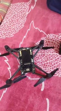 درون TELLO • ٥ بطاريات • مدة ١٥ دقيقة`,`كاميرا ٥ ميجابكسل`,`فيديو ٧٢٠ ...