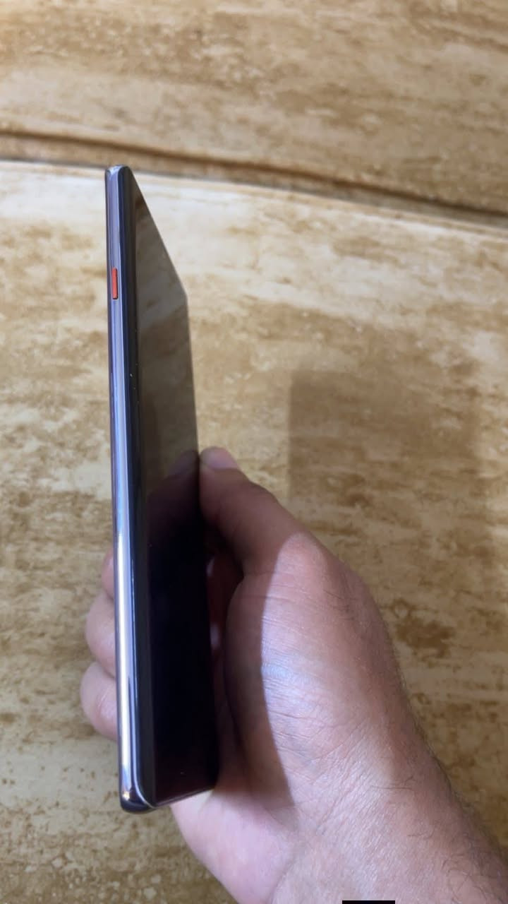 تكنو كمون 40 برو فايف جي
سعر 265 . جهاز نظيف 100جدا 
ومواصفاته معروفه وسعر الجديد هو 365 حاليا 
الي يريده يتفضل وتساب *********** كربلاء
