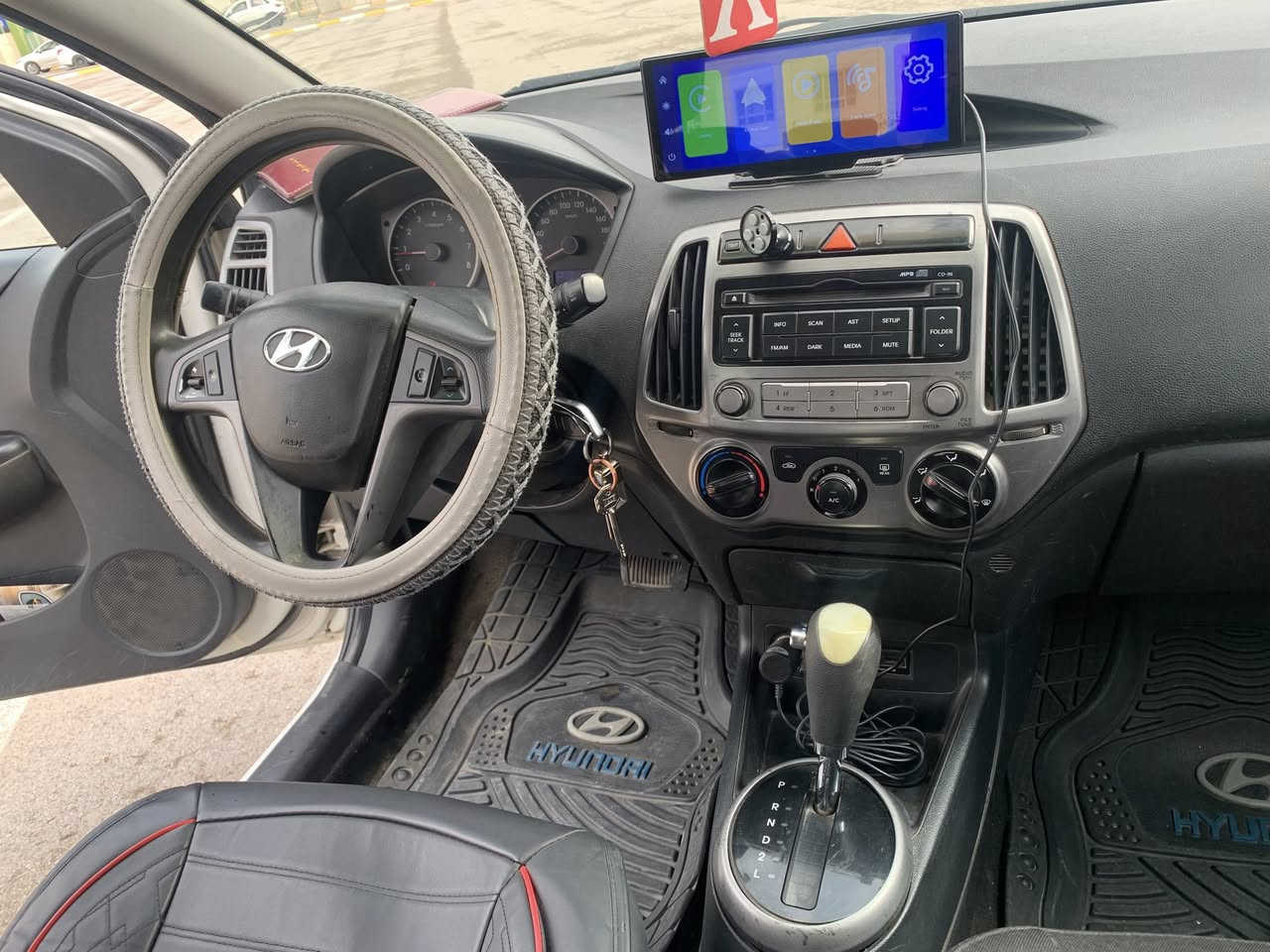 السلام عليكم
هونداي i20 2014 للبيع 
محرك ١.٤ أربعة سلندر
 ماشية ١٢٧ الف كيلو 
حزام صبغ جمالية السيارة خليجي 
صدر أمامي خلفي جيد 
فتحة سلايد رقم بغداد 
تبريد شغال تدفئة تبريد
السيارة كلها شغالة ونظيفة 

السعر ٧٥ 
المكان بغداد بسماية
***********
