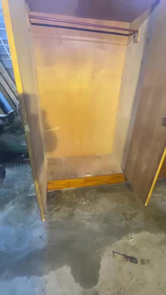 سلام عليكم 
عنتور 5باب صاج تزكام نضيف جدآ صبغ تلميع يدات كيلون كله جديد 
ارتفاع225
عرض295
السعر240
مكان بوب الشام 
يوجد توصيل داخل بغداد


**إذا كنت صاحب هذا الإعلان وتريد حذفه لأي سبب، رجاءا أرسل رسالة إلى الدعم الفني**