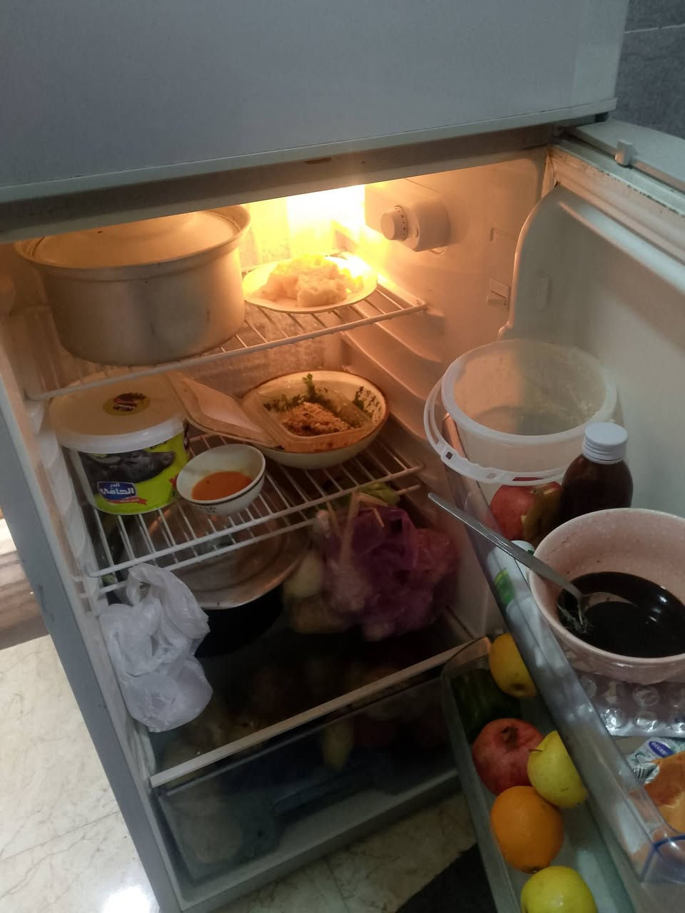 سلام عليكم  اغراض مستعمله نضيفه  للبيع مكان الدورة شارع ليمونه /***********
