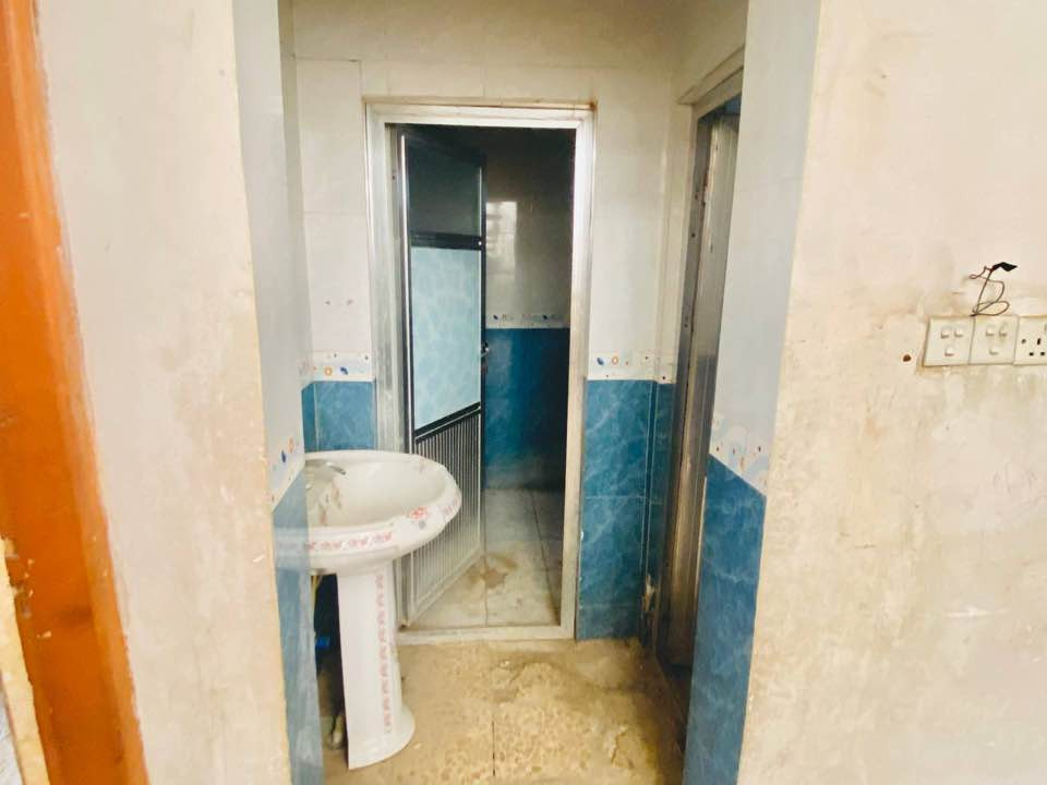 السلام عليكم 
دار 160 متر للايجار يحتوي على غرفتين او صاله او مطبخ وستقبال او صحيات البيت حلو او نضيف بي طارمه جبيره المطبخ يحتوي على كاونتر يبقه بل بيت 
العنوان شارع المطار القديم خلف مدرسه القصواء
***********
