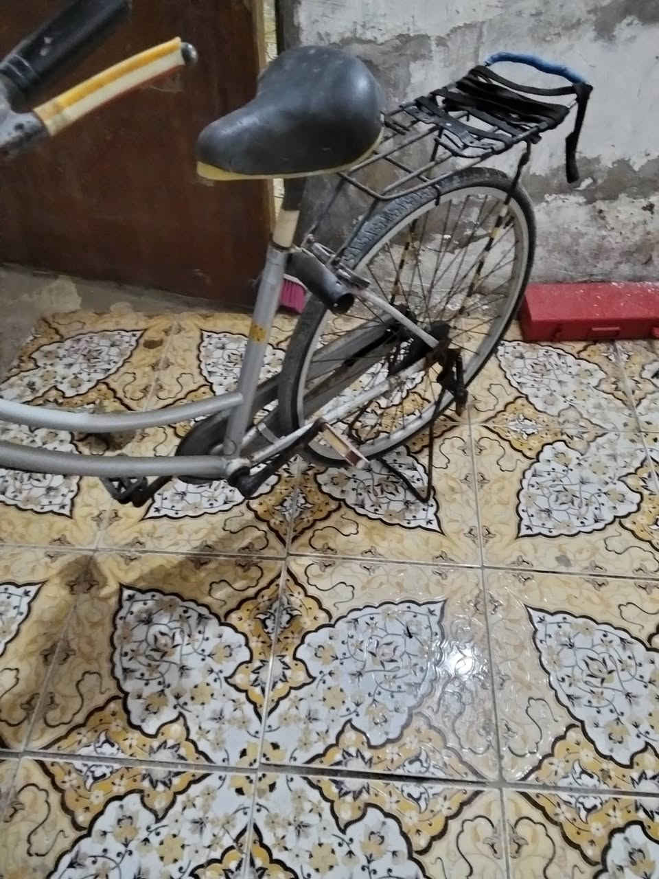 سلام عليكم  لليبع متروكت السعر 70وبيه مجال العنوان البصره دور النفط رقم ***********
