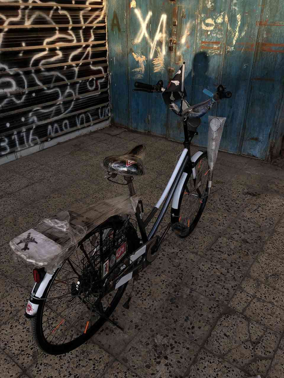 سلام عليك بايسكل بناتي حجم 26 نضيف كلش ما ناقصة شي بس بريك امامي فقط تايرات جدد البايسكل ما متعوب ابيعة بدون غراض ب (85) اذا وية الغراض السعر يختلف المكان بغداد حي الجهاد قرب جامع السامرائي الشراي يدك على هاذ الرقم ***********
