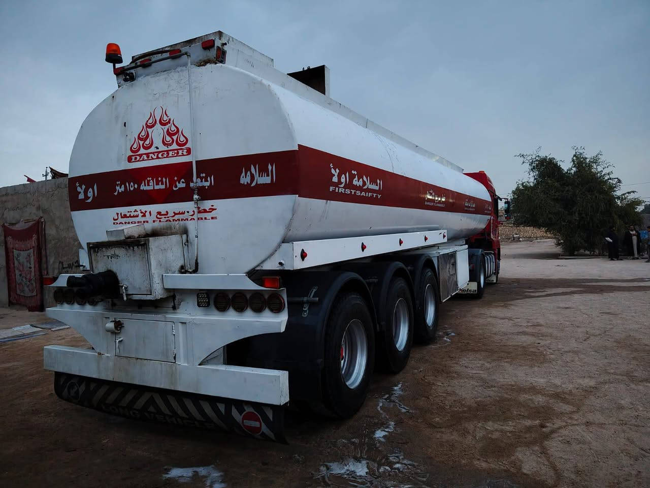 السلام عليكم
مان للبيع 2003 اوتماتيك 
مكينه 410 بم ونوزل 
تبريد و تدفئه كهربائيات شغال 
تخم تاير تانكي شاكر 2010
بويلر+ كاك ابو السته
السياره شغاله ع محور كربلاء
جي بي اس  تكيال 36 الكل 
رقم سليمانيه بسمي 
السياره بيه تسبيعه ابيع ع هل وضعيه 
مكان السياره النجف الأشرف 
للاستفسار اتصل برقم 
***********
اني مكلف بنشر
