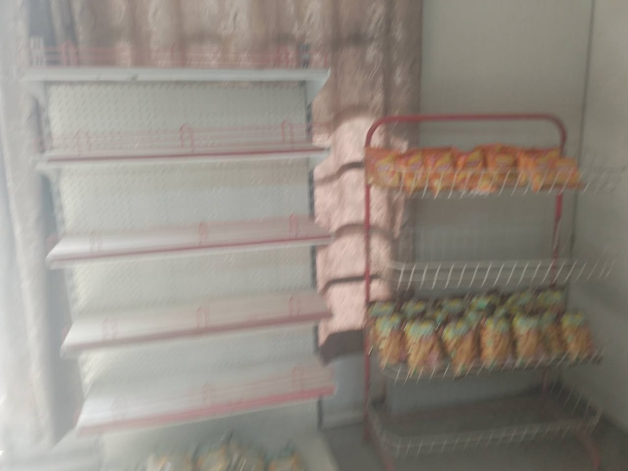 سلام عليكم عندي غراض لبيع نضيفات المكان بغداد حي العامل التواصل ***********
