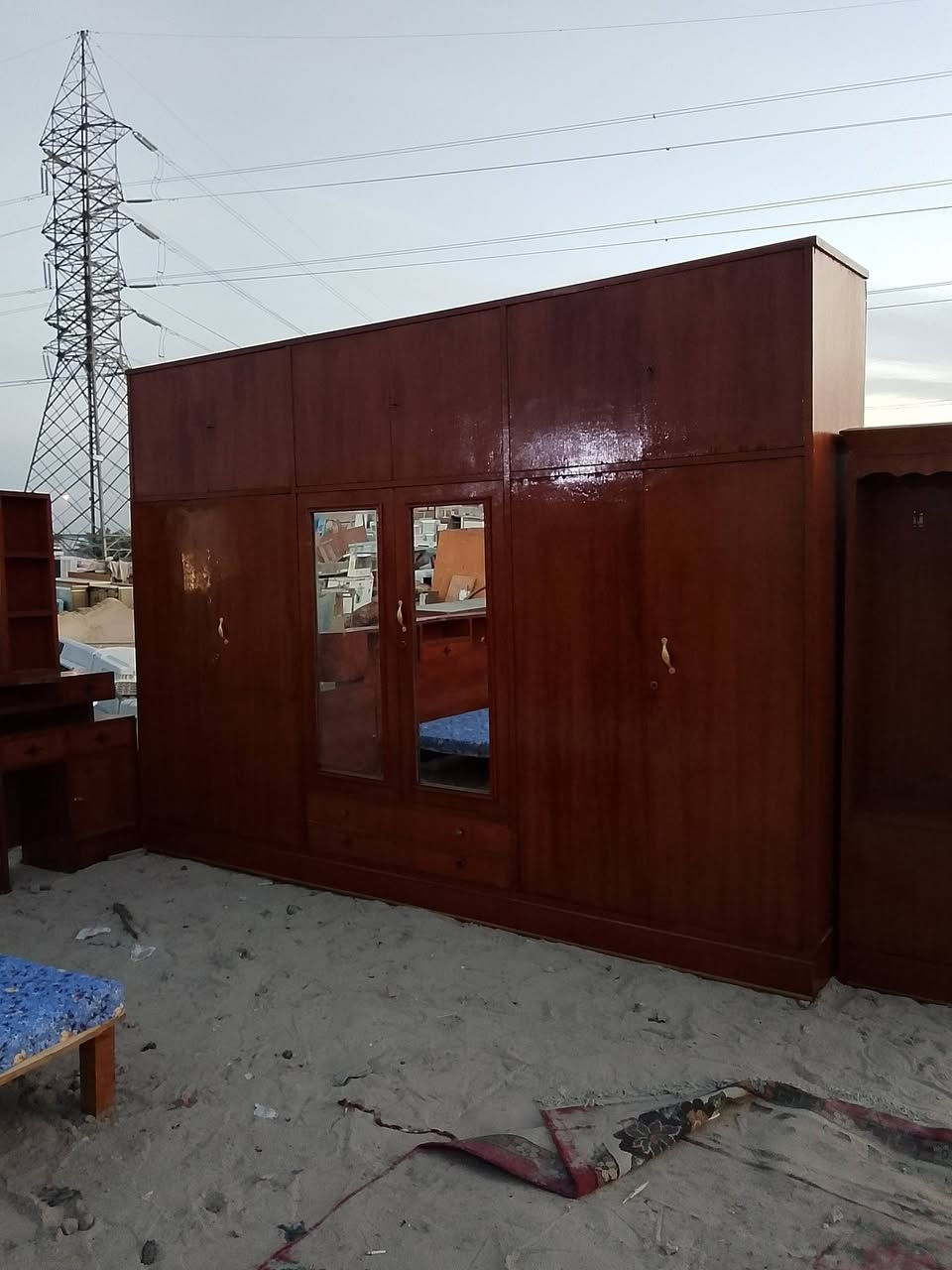 غرفه اخشاب ام السته طابقين تسكام للبيع مكان نجف ***********
