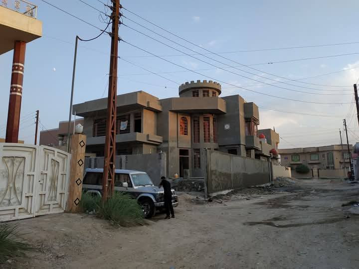 سلام عليكم عملي سمنت وجص وبورك شرط استلام مهندس متر يوميه ***********
