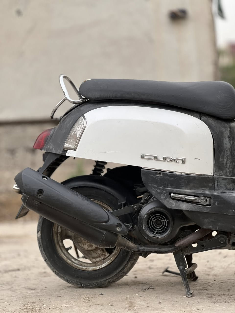 السلام عليكم 
ماكس بوليس نوزل مستعمل نضيف
الدراجه نكره سلف صالنصه FM
بلاديه مامفتوح  برغي بيهه وياه انطيك 
كفرات تجاري لون احمر
السعر 700 وبيه مجال 
تواصل فقط واتساب واتصال 
*********** مكاني بغداد الشعب
