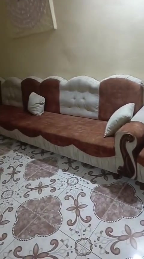 ديوان للبيع 12مقعد سعره 350وبي مجال مكانه حي الجولان ‏‪***********‬‏
